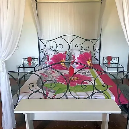 Maison Des Ingenieurs Bed and Breakfast 3*